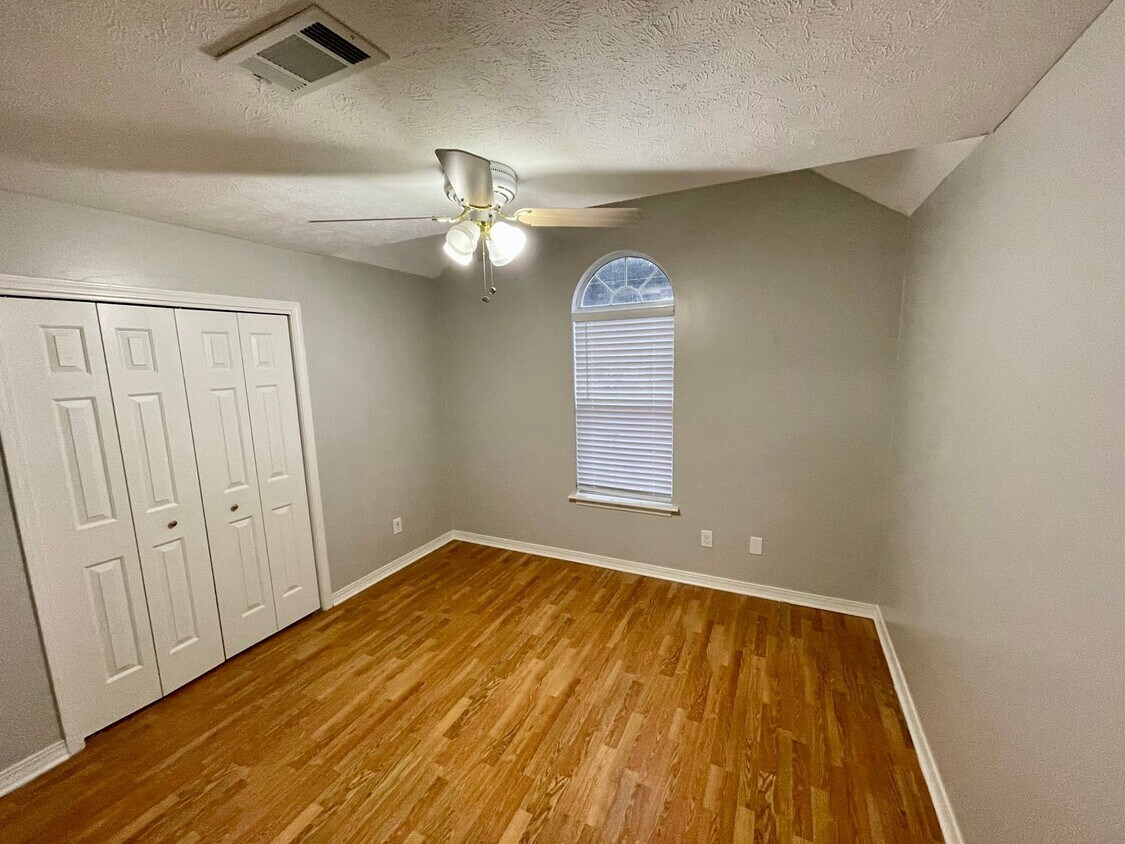3 bed 2 bath garden home in Brandon 047 - 3 bed 2 bath garden home in Brandon 047