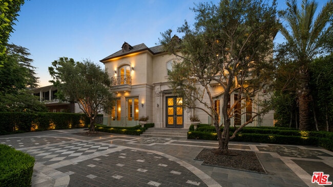 Photo - 718 N Rodeo Dr