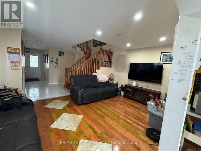 Photo - 37 Riverplace Crescent
