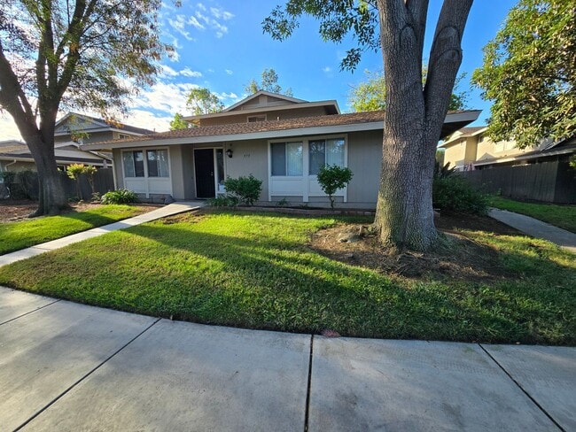 Building Photo - El Cajon Townhome - 2 Br., 1.5 ba. 92019.