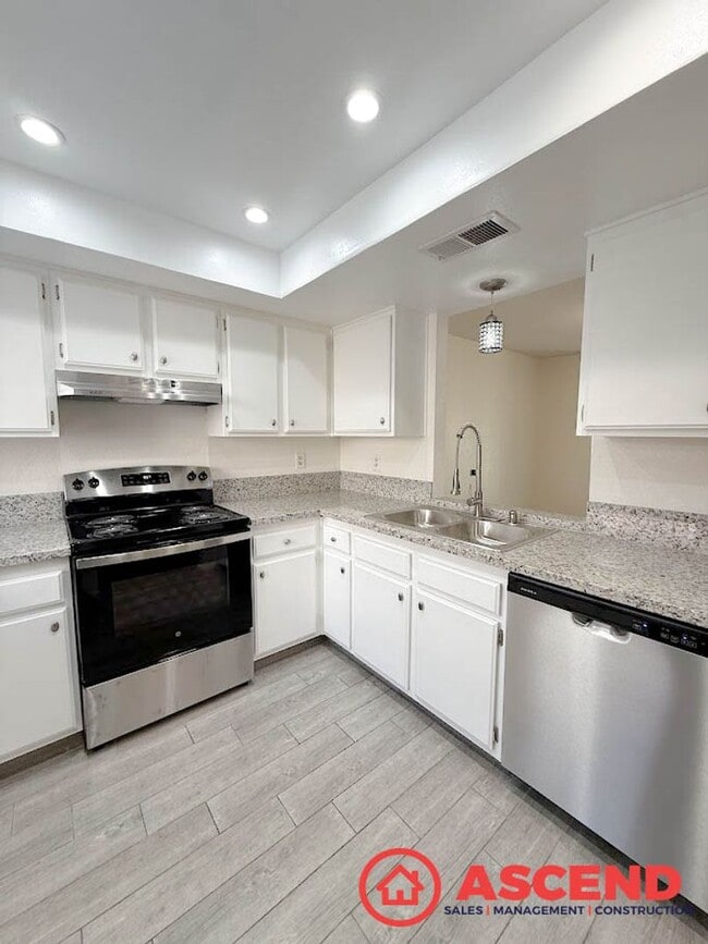 Photo - Move-In Special for Memorial Day! Deposit Gets You In — Hurry, Offer Ends 5/19