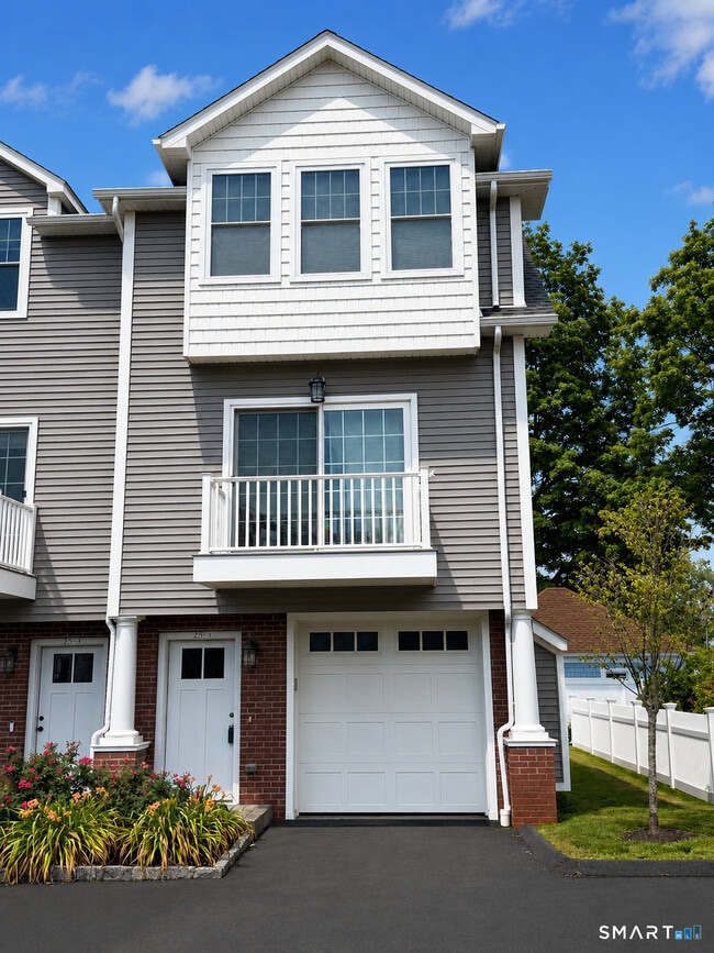 Building Photo - 25 Naubuc Ave Unit 5