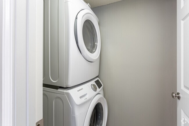 2HAB, 1.5BA: 890 ft² - Summit Penn Place