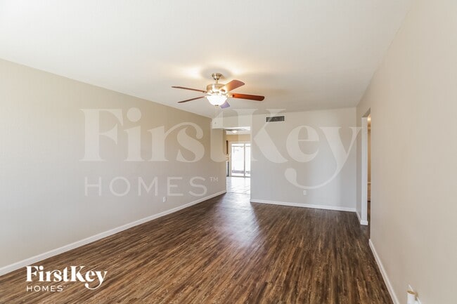 Photo - 402 W Santa Cruz Dr