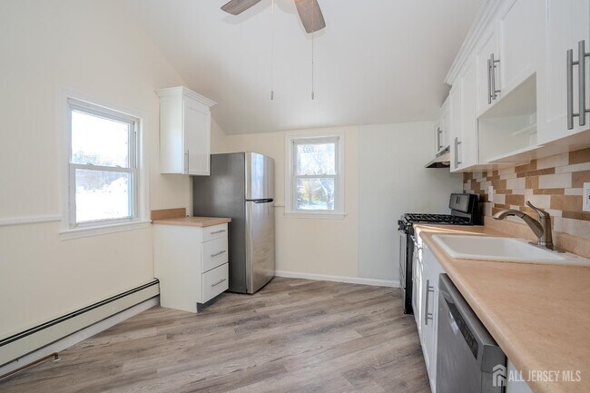 Photo - 3774 NJ-27 Unit 1b