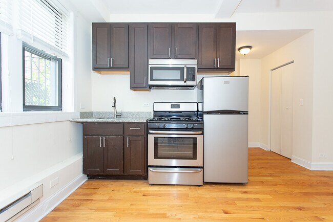 Building Photo - 4735 N Hermitage Ave Unit A01C Rental
