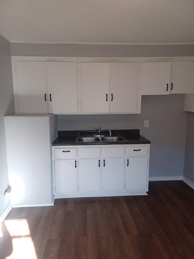 Building Photo - 1301 20th St N