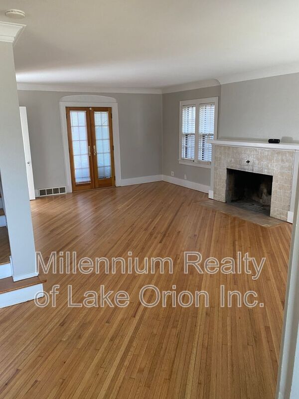 Photo - 74 E Iroquois Rd