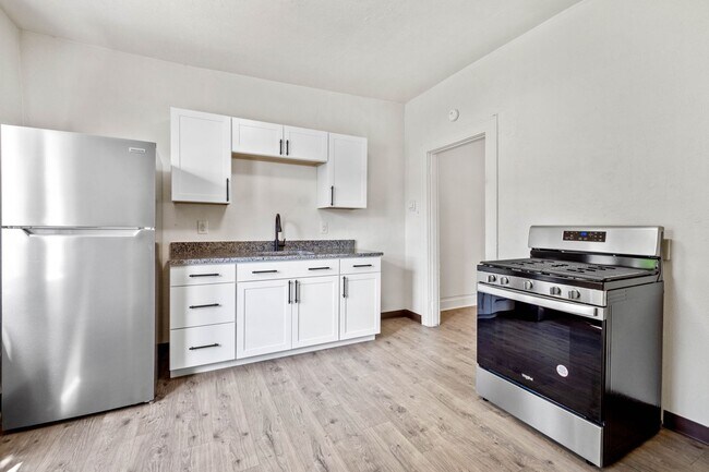 GREAT TWO BEDROOM IN SOUTH SIDE SLOPES! - GREAT TWO BEDROOM IN SOUTH SIDE SLOPES! Apartment Unit 2432 Berg Street