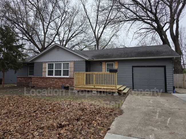 Building Photo - 1311 W 19th Terrace