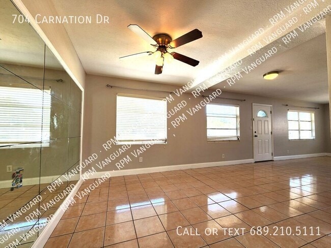 Photo - 704 Carnation Dr