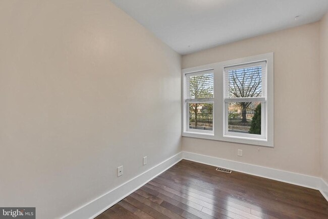 Photo - 1100 Holbrook Terrace NE Unidad 1