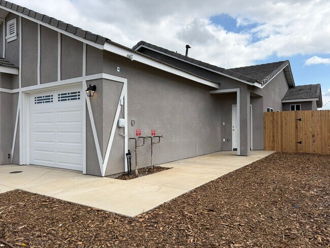 Photo - 6011 Cougar Trl Unit B