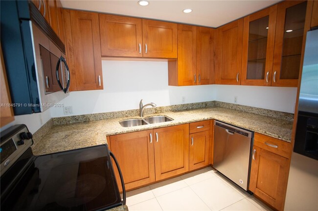 Building Photo - 20 Calabria Ave Unit 201 Rental