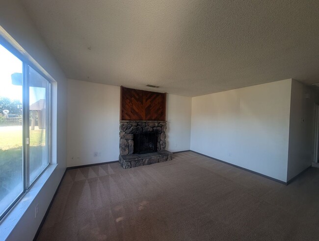 Photo - Great 3 bedroom home Close to CSUS
