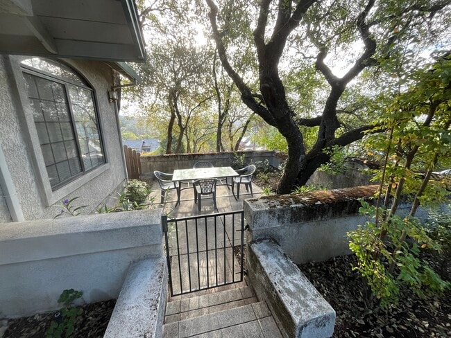 Building Photo - 258 Hoffman Ave Unit 258