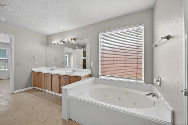 Building Photo - 15003 Sugar Sands Dr