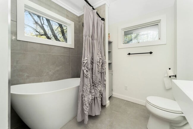 Photo - 1422 Benjamin St