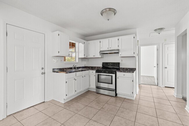 Photo - Stylish and Newly Renovated 3 Bedroom 1 Ba...