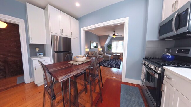 Photo - 137 Walnut St Unit 3