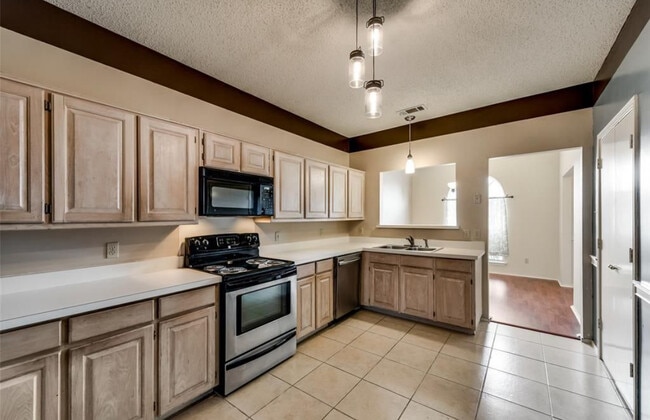 Photo - 807 Burr Oak Dr