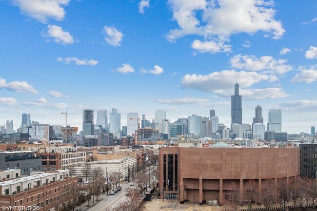 Photo - 6 S Laflin St