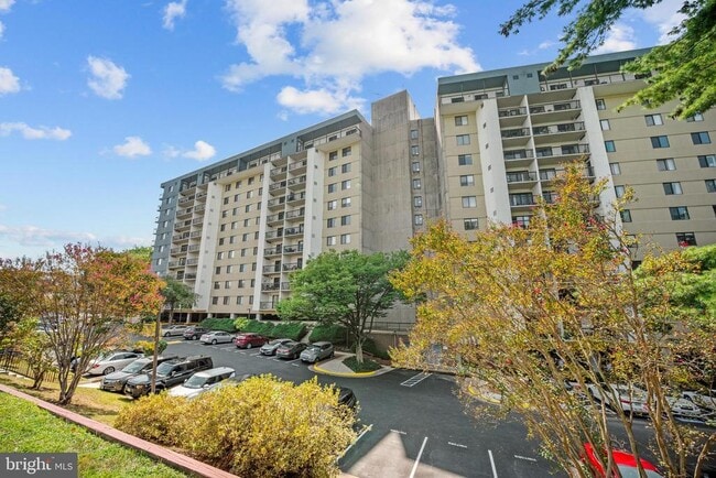 Building Photo - 3800 Powell Ln Unit 830 Rental
