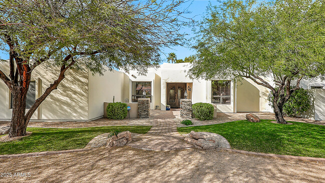 Building Photo - 10390 E Paradise Dr Rental
