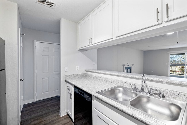 Hilltop Commons Apartments