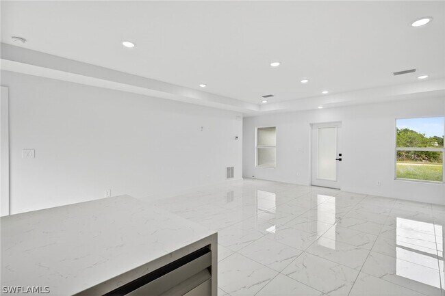 Photo - 1108 Eauclaire St E