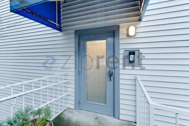 Photo - 2419 8th Ave N