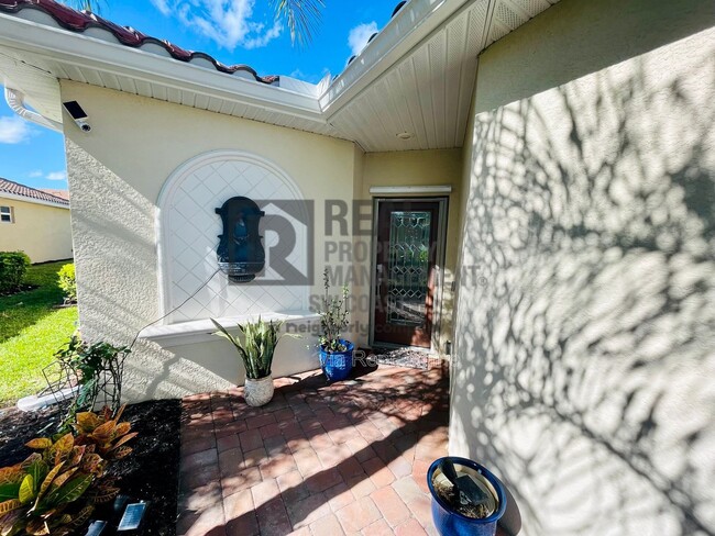 Photo - 2555 Vine Ave
