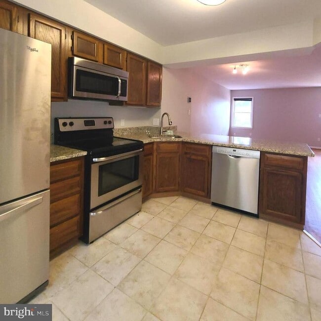 Photo - 2037 S Glebe Rd