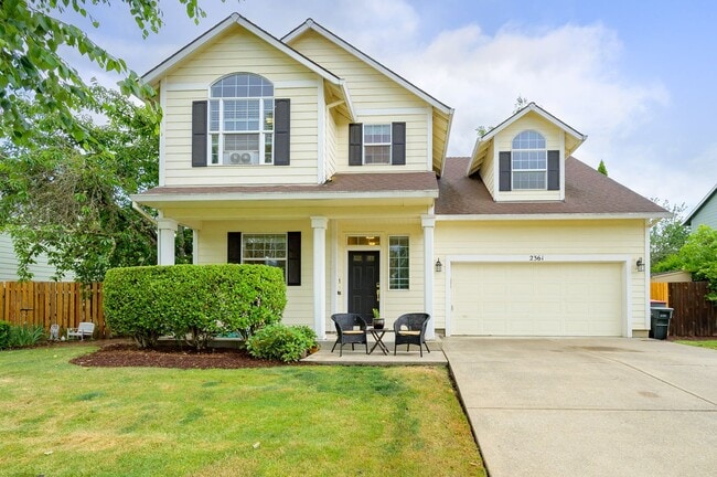 Building Photo - Large 3 Bed, 2.5 Bath Home in McMinnville-...