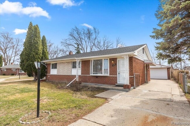 Building Photo - 10343 N Oak Dr Rental