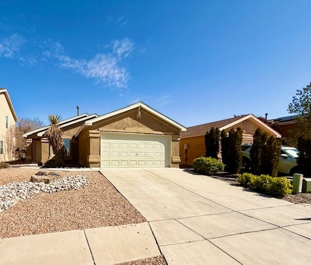 Photo - 7451 Redpoll Rd NW