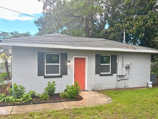 Photo - Beautifully renovated studio with extra large spa bathroom and yard