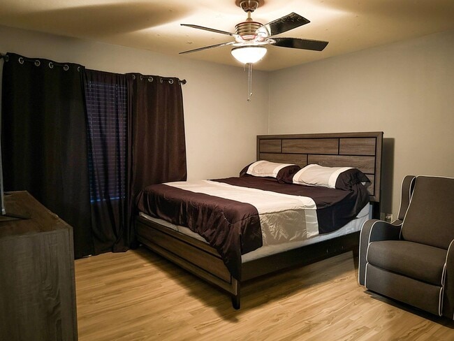 Photo - 215 Lipan Dr