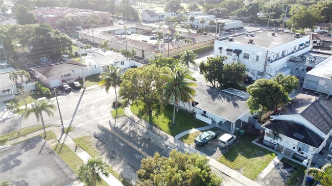 Photo - 4700 SW 7th St