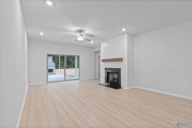 Photo - 15008 Greenleaf Dr