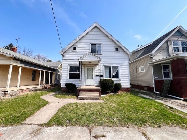 Building Photo - 3010 Warsaw St Unit Lower