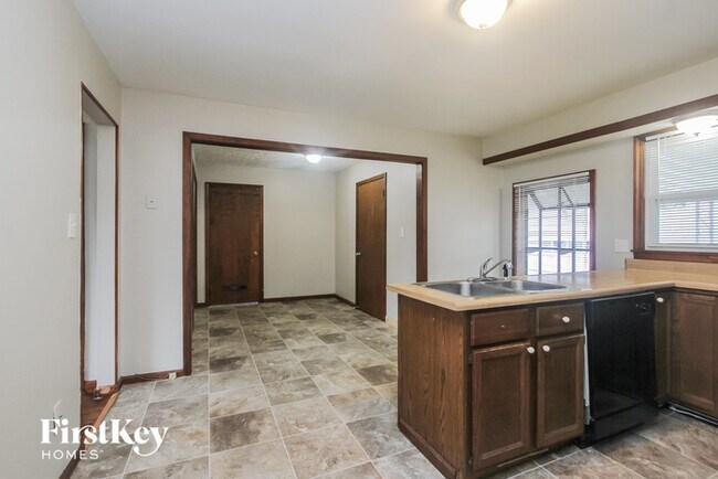 Photo - 311 N Boehning St