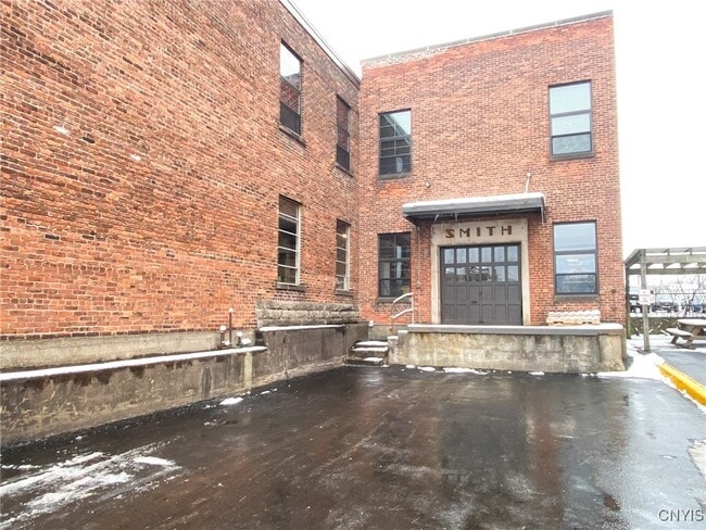 Building Photo - 412 Main St Rental