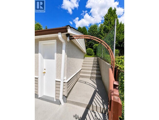 4409 Marine Dr
