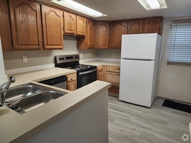 Building Photo - r815 Ave C Unit 815.5 Rental