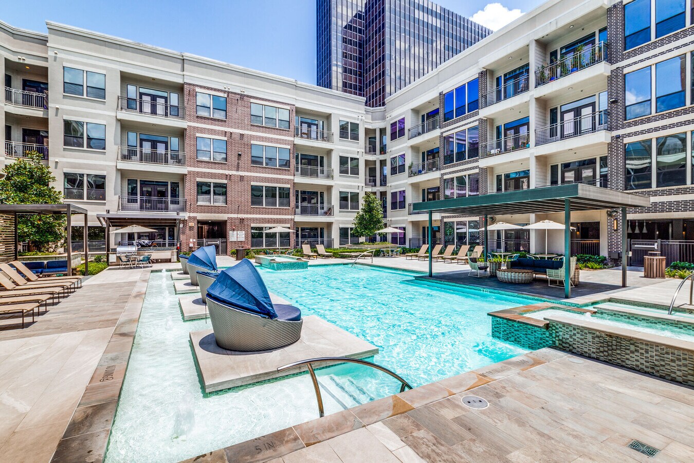 Pool Luxury Satin Sharpei