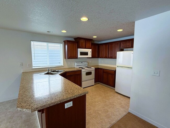 Photo - Spacious 3 Bed/2.5 Bath Home in Walnut Grove area!