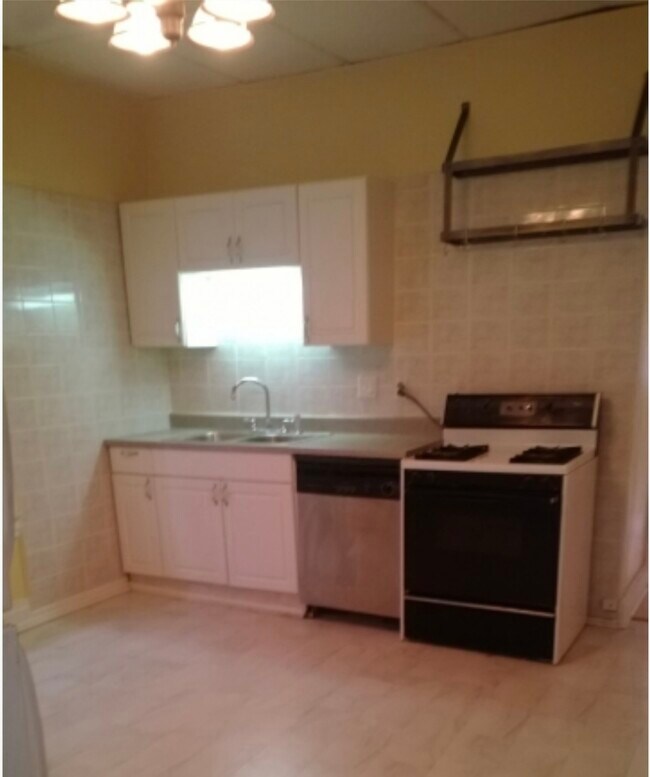 Photo - 1522 W Victoria St Unit 1F