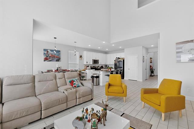 Photo - 504 Conestoga Pass