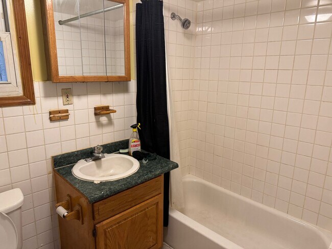Photo - 2352 Poland St